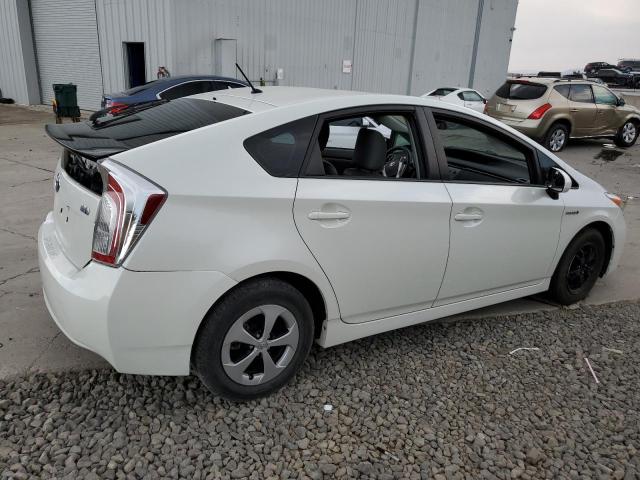 JTDKN3DU3F1958965 - 2015 TOYOTA PRIUS WHITE photo 3