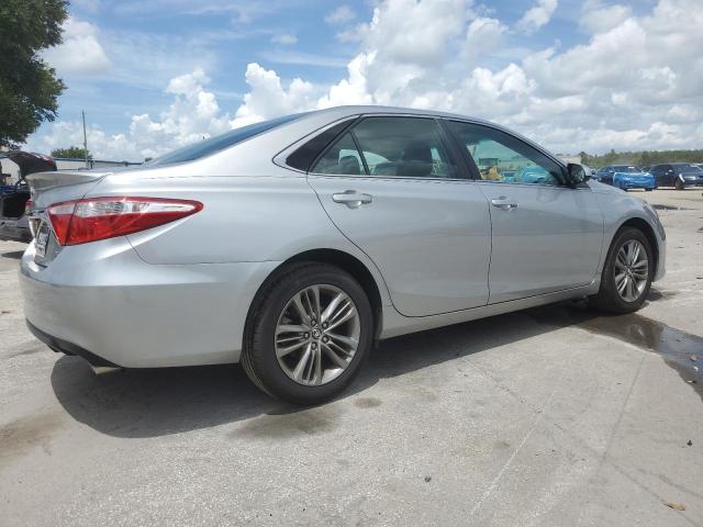 4T1BF1FKXFU481880 - 2015 TOYOTA CAMRY LE SILVER photo 3