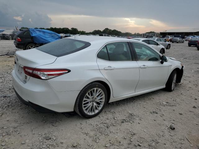 4T1F31AK2LU526209 - 2020 TOYOTA CAMRY XLE WHITE photo 3