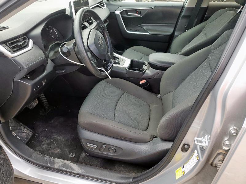 2T3P1RFVXPW389769 - 2023 TOYOTA RAV4 XLE 银色 照片 7