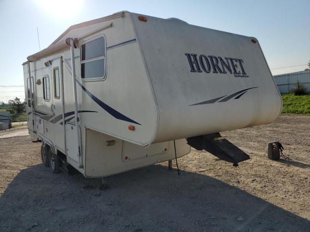 4YDF2152537306429 - 2003 KEYSTONE HORNET WHITE photo 1