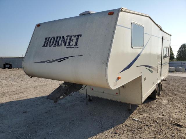 4YDF2152537306429 - 2003 KEYSTONE HORNET WHITE photo 2