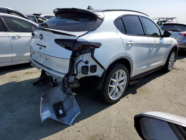 ZASFAKNN8J7C20686 - 2018 ALFA ROMEO STELVIO TI SPORT WHITE photo 3