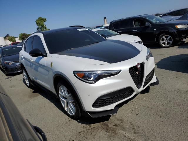 ZASFAKNN8J7C20686 - 2018 ALFA ROMEO STELVIO TI SPORT WHITE photo 4