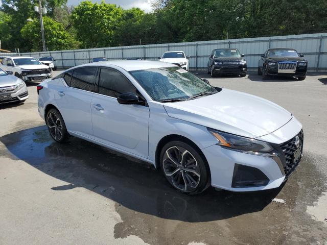 1N4BL4CW1PN328442 - 2023 NISSAN ALTIMA SR WHITE photo 4