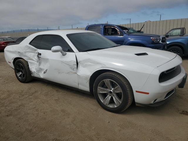 2C3CDZAG6GH137391 - 2016 DODGE CHALLENGER SXT WHITE photo 4