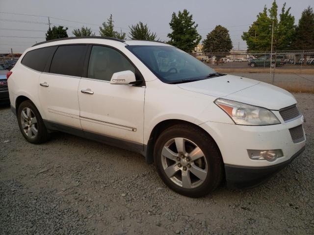 1GNEV33D29S136940 - 2009 CHEVROLET TRAVERSE LTZ WHITE photo 4