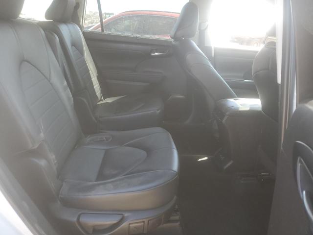 5TDGZRBH8NS592604 - 2022 TOYOTA HIGHLANDER XLE WHITE photo 11