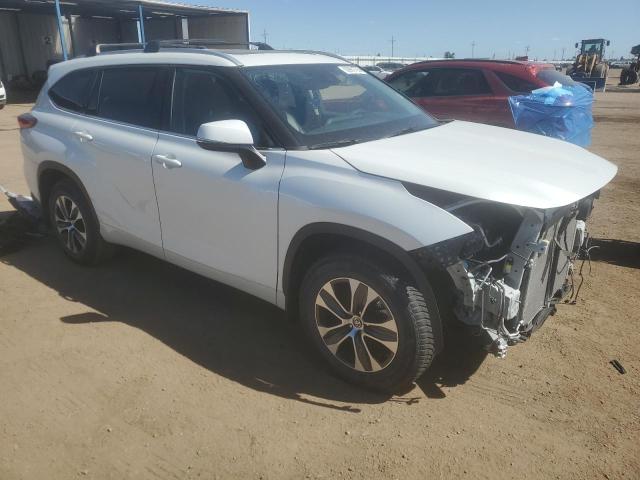5TDGZRBH8NS592604 - 2022 TOYOTA HIGHLANDER XLE WHITE photo 4