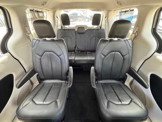 2C4RC1BG8KR561280 - 2019 CHRYSLER PACIFICA TOURING L SILVER photo 10