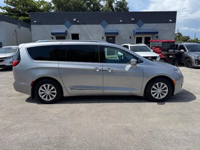 2C4RC1BG8KR561280 - 2019 CHRYSLER PACIFICA TOURING L SILVER photo 13