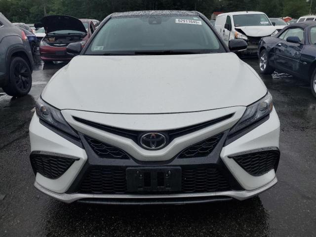 4T1K61AK3NU027749 - 2022 TOYOTA CAMRY XSE WHITE photo 5