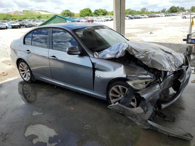 WBAPH5C59BA447173 - 2011 BMW 100RS I SULEV BLACK photo 4