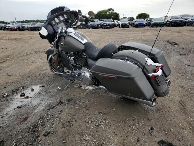 1HD1KBC15JB668072 - 2018 HARLEY-DAVIDSON FLHX STREET GLIDE GRAY photo 3