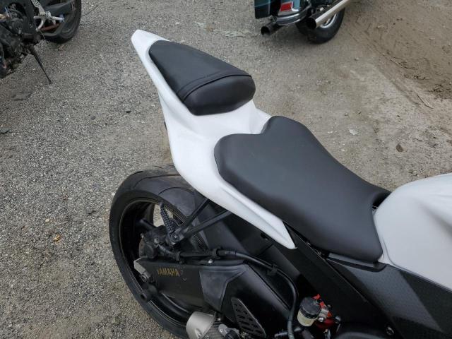 JYARJ12E97A015647 - 2007 YAMAHA YZFR6 L WHITE photo 6