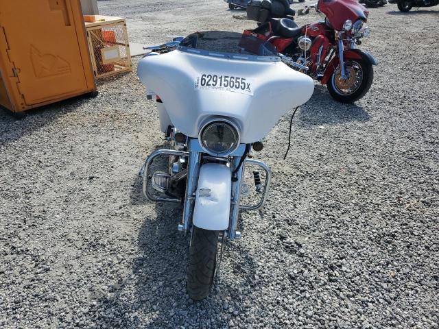 1HD1KB4128Y656399 - 2008 HARLEY-DAVIDSON FLHX WHITE photo 2