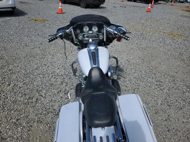 1HD1KB4128Y656399 - 2008 HARLEY-DAVIDSON FLHX WHITE photo 6