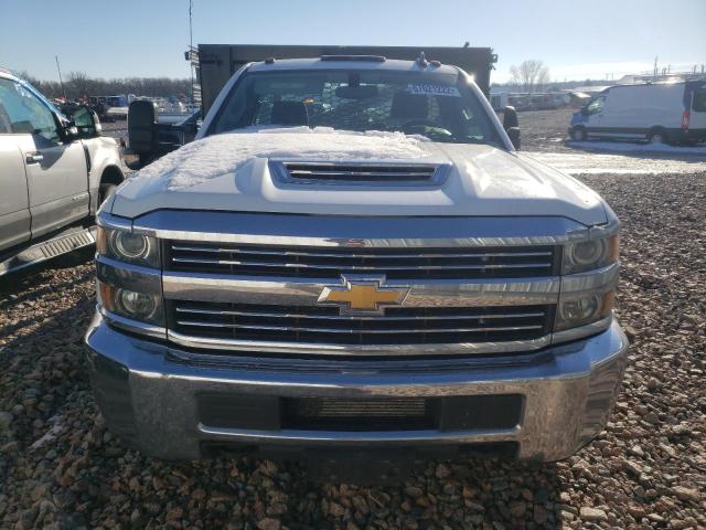 1GB3KYCY6JF186797 - 2018 CHEVROLET SILVERADO K3500 WHITE photo 5