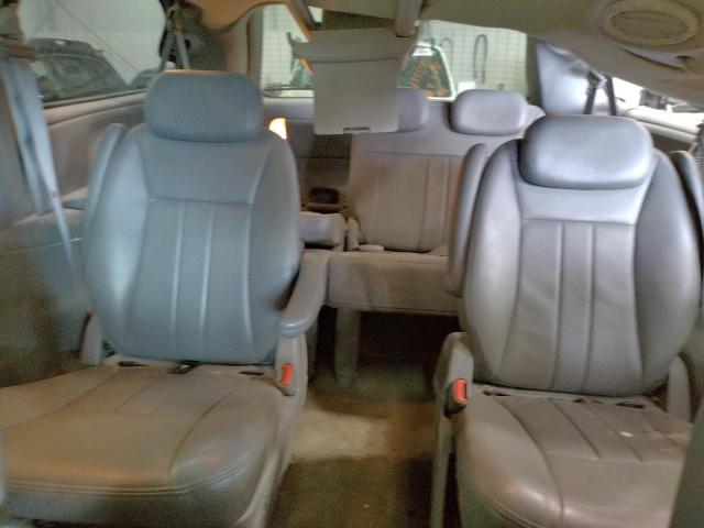 2C8GP54L85R258998 - 2005 CHRYSLER TOWN & COU TOURING 银色 照片 10