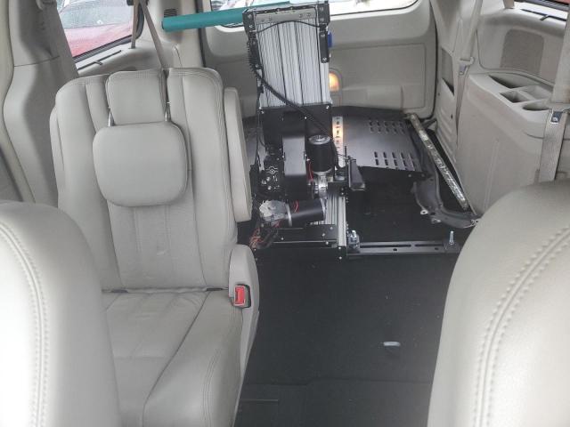 2A4RR8DGXBR665994 - 2011 CHRYSLER TOWN & COU TOURING L SILVER photo 10