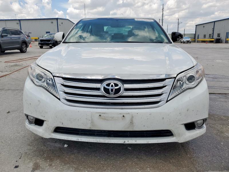 4T1BK3DB4CU472680 - 2012 TOYOTA AVALON BASE WHITE photo 5