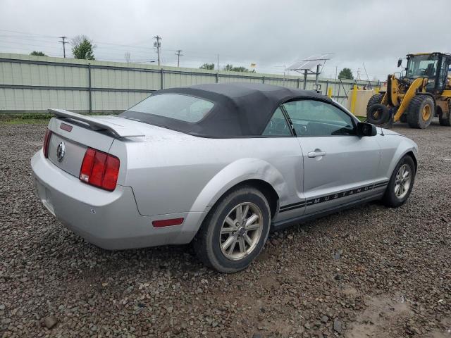 1ZVFT84NX65179856 - 2006 FORD MUSTANG GRAY photo 3