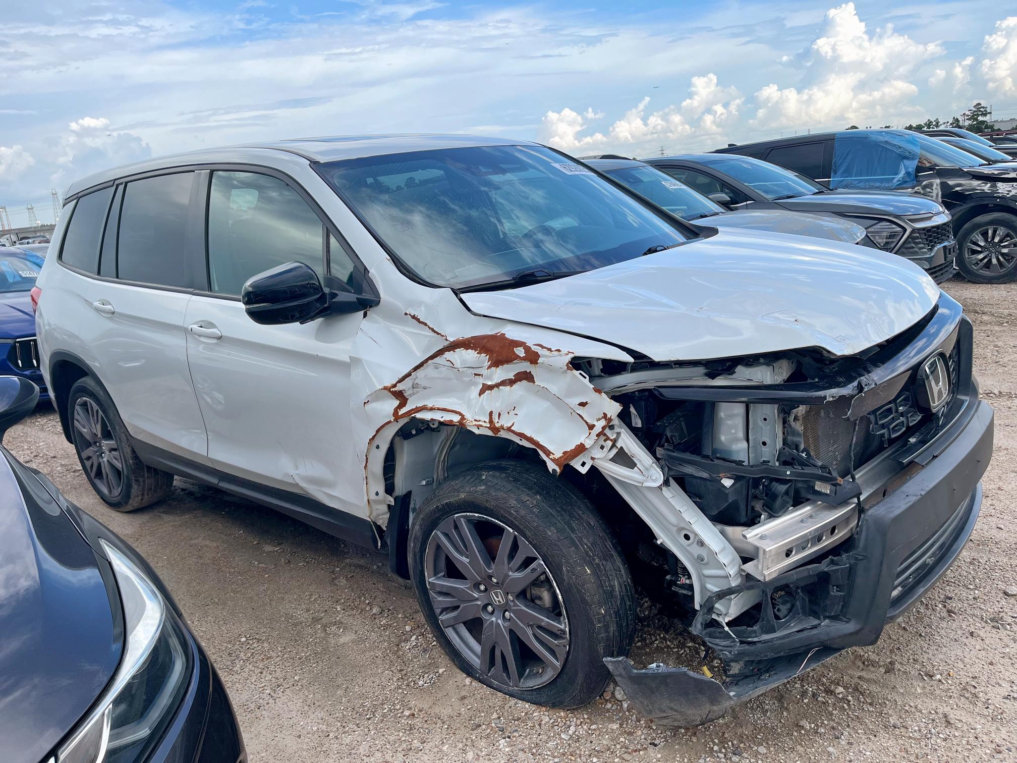 5FNYF8H55MB041554 - 2021 HONDA PASSPORT EXL WHITE photo 4