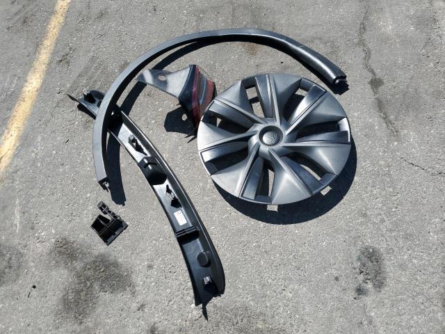 7SAYGAEE7RF101627 - 2024 TESLA MODEL Y 白色 照片 12