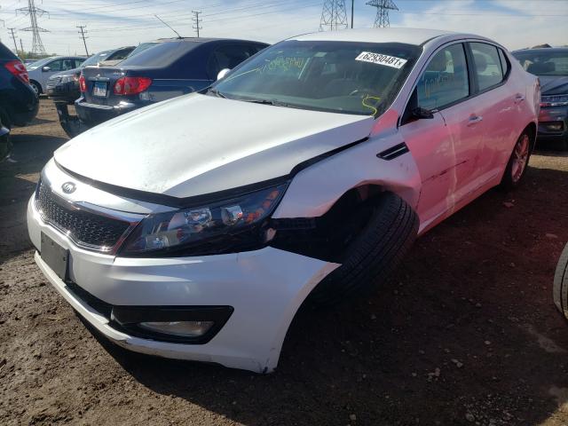 KNAGM4A77D5309640 - 2013 KIA OPTIMA LX WHITE photo 2