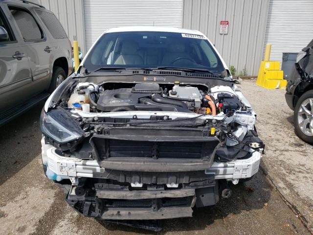 3FA6P0RU8JR247382 - 2018 FORD FUSION TITANIUM/PLATINUM HEV WHITE photo 5