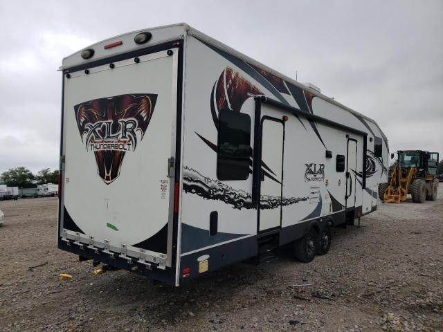 4X4FXLF25D5155792 - 2013 WILDWOOD 5TH WHEEL WHITE photo 4