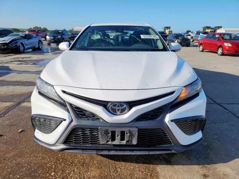 4T1G11AKXPU783926 - 2023 TOYOTA CAMRY SE NIGHT SHADE WHITE photo 5