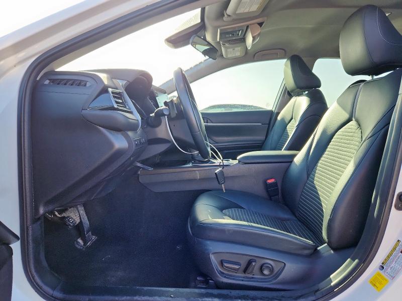 4T1G11AKXPU783926 - 2023 TOYOTA CAMRY SE NIGHT SHADE WHITE photo 7