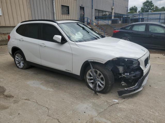 WBAVL1C59FVY40829 - 2015 BMW X1 XDRIVE28I WHITE photo 4