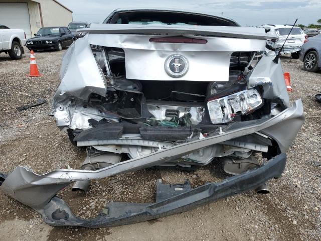 1ZVBP8AN2A5123488 - 2010 FORD MUSTANG SILVER photo 6