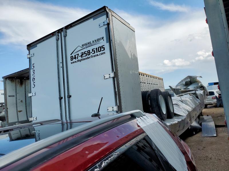 1UYV2532P3965029 - 2023 UTILITY VS2DX WHITE photo 4