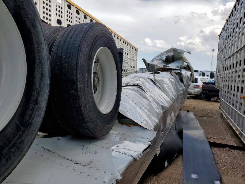 1UYV2532P3965029 - 2023 UTILITY VS2DX WHITE photo 5