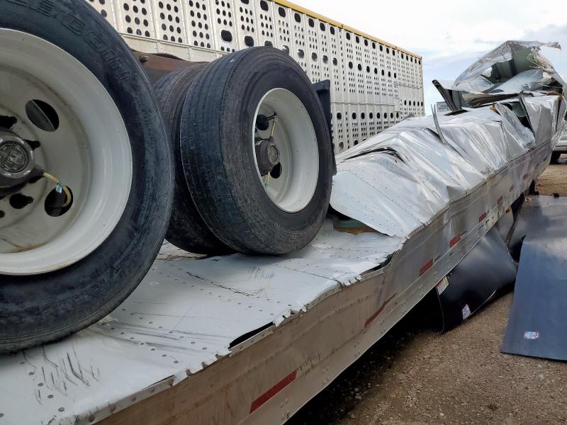 1UYV2532P3965029 - 2023 UTILITY VS2DX WHITE photo 9