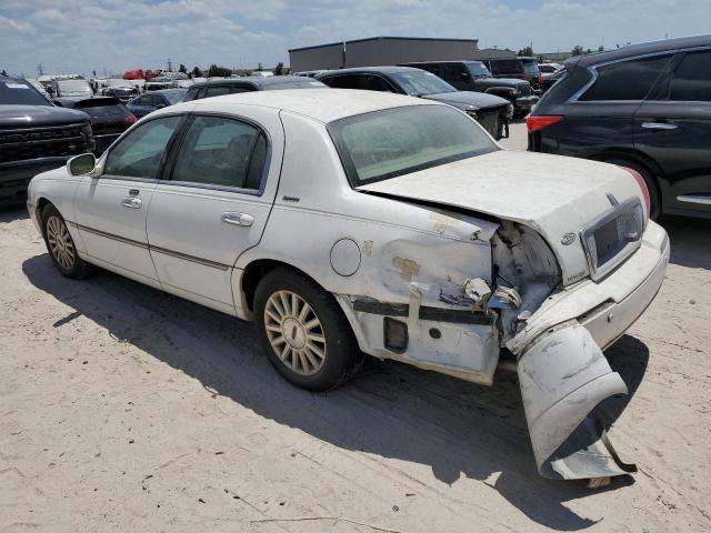 1LNHM81W34Y660156 - 2004 LINCOLN TOWN CAR EXECUTIVE WHITE photo 2