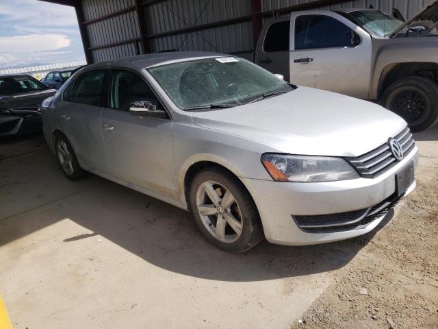 1VWBP7A36DC040784 - 2013 VOLKSWAGEN PASSAT SE SILVER photo 4