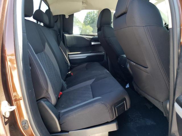 5TFUW5F16GX555713 - 2016 TOYOTA TUNDRA DOUBLE CAB SR/SR5 BROWN photo 10