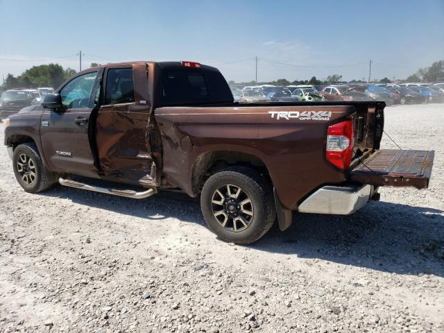 5TFUW5F16GX555713 - 2016 TOYOTA TUNDRA DOUBLE CAB SR/SR5 BROWN photo 2