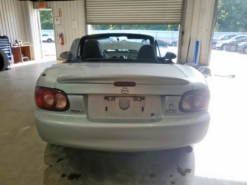 JM1NB353130301353 - 2003 MAZDA MX-5 MIATA BASE SILVER photo 6