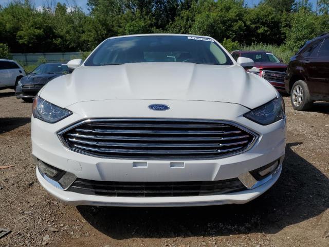 3FA6P0HD1HR404228 - 2017 FORD FUSION SE WHITE photo 5