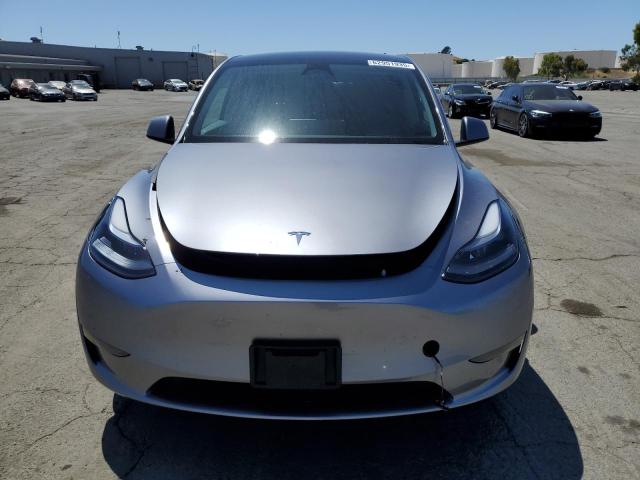 7SAYGDED7SF319632 - 2025 TESLA MODEL Y ვერცხლისფერი ფოტო 5