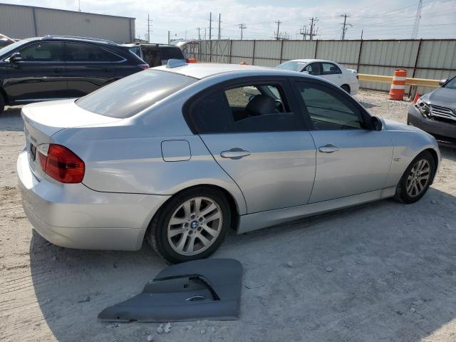 WBAVA37538NL53902 - 2008 BMW 328 I SILVER photo 3