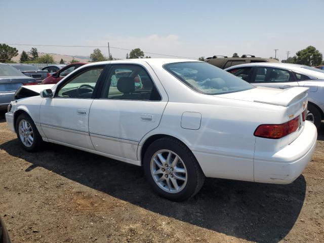 JT2BF28K810302509 - 2001 TOYOTA CAMRY LE WHITE photo 2