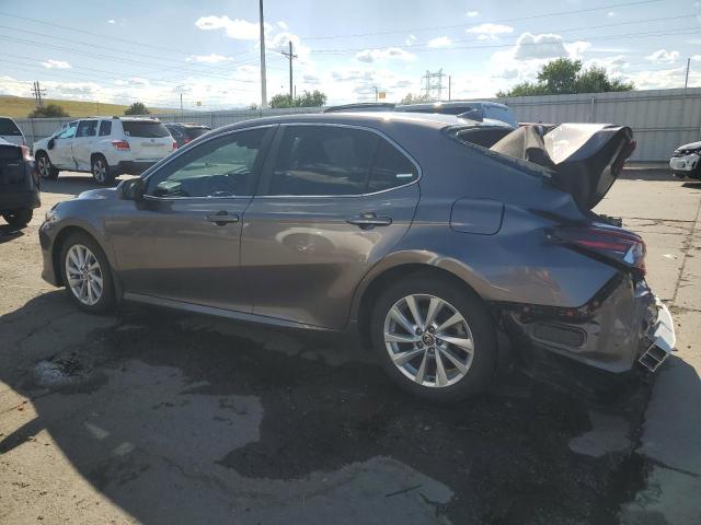 4T1C11AK5MU413543 - 2021 TOYOTA CAMRY LE 灰色 照片 2