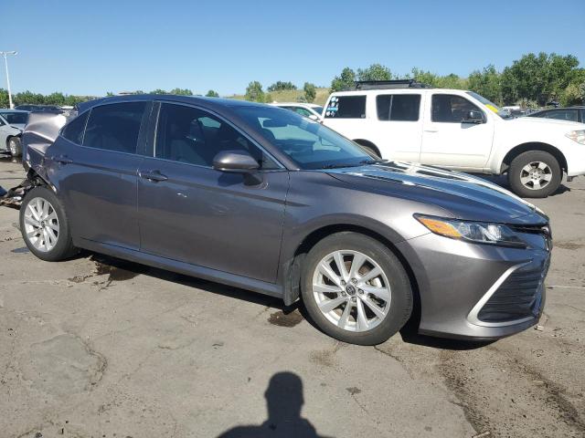 4T1C11AK5MU413543 - 2021 TOYOTA CAMRY LE 灰色 照片 4