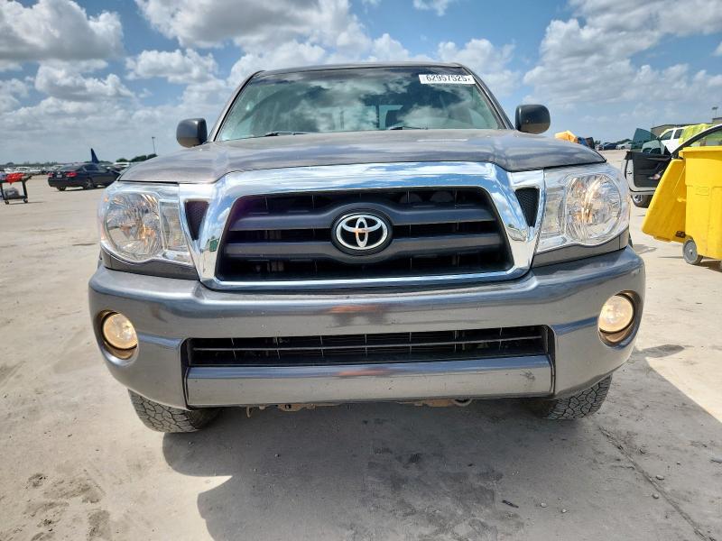 5TFJU4GN3BX002983 - 2011 TOYOTA TACOMA DOUBLE CAB PRERUNNER GRAY photo 5